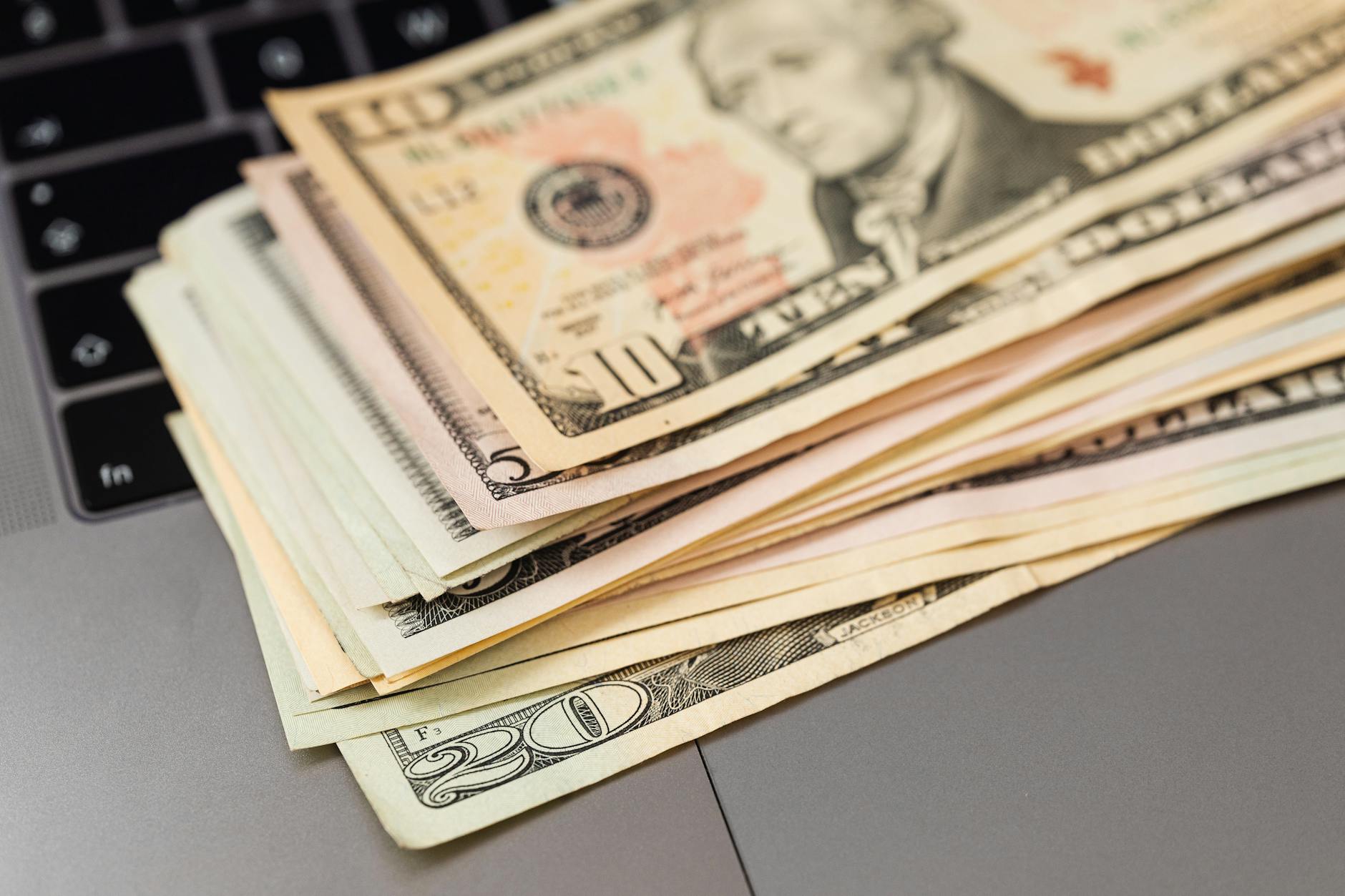 How Do TD Bank Checking Bonuses Combine Deposit and Balance Requirements?