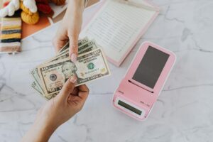 How to Use Bank Perks to Pay for Hulu Without Paying Out of Pocket - Featured image