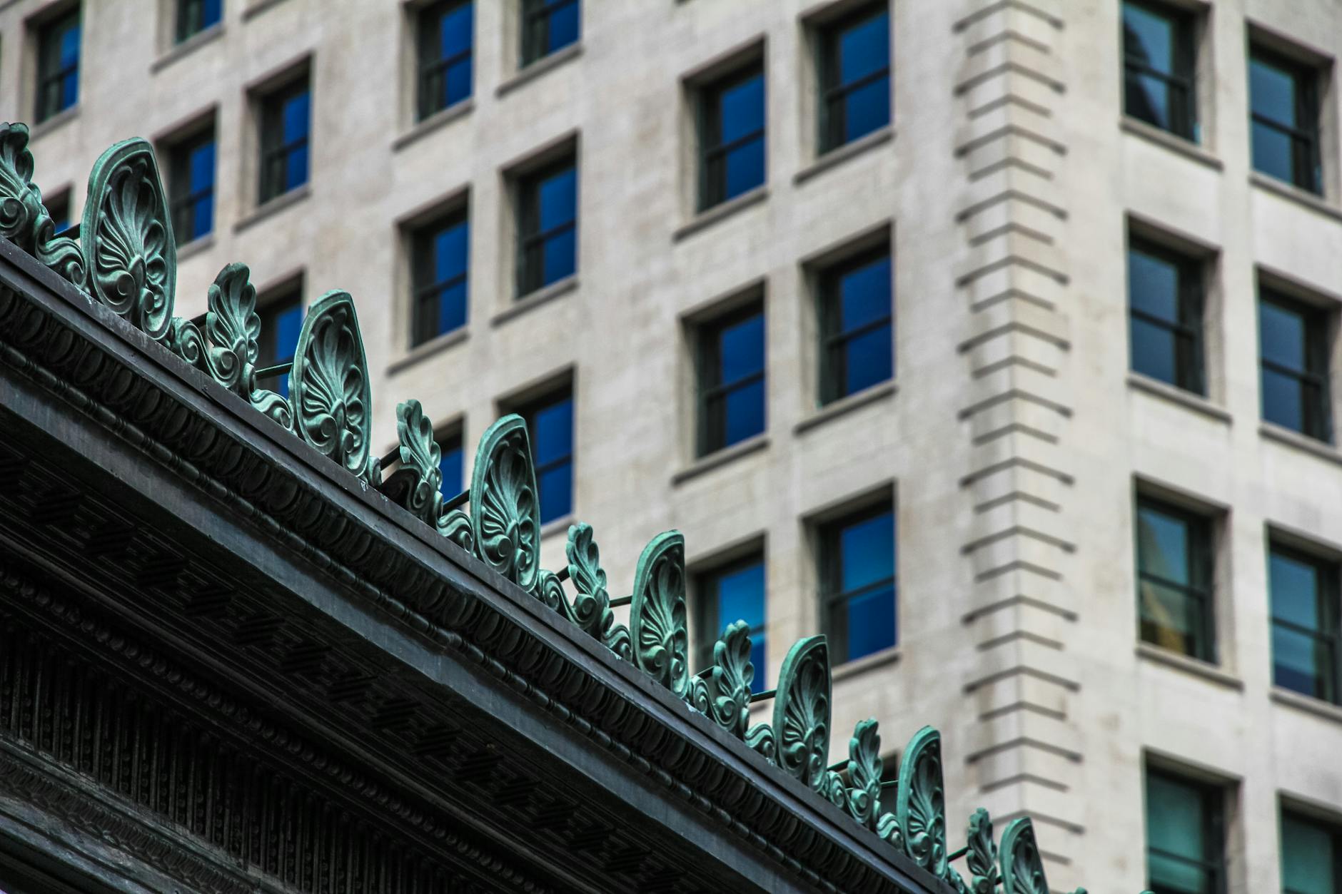 What Is Associated Bank's Checking Account Bonus Structure?