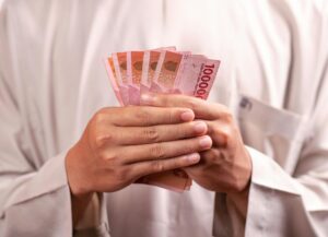 How to Earn Bank Bonuses Without Switching Your Main Checking Account - Featured image