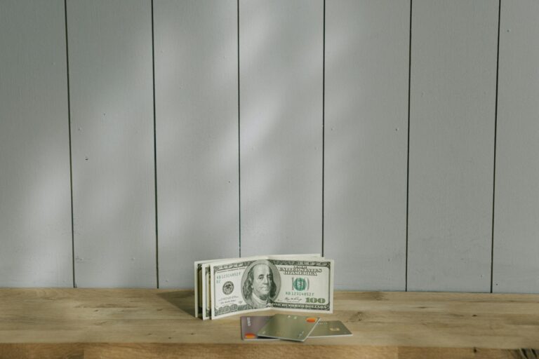 How to Identify Bank Bonuses That Require Minimum Balance Holding - Featured image