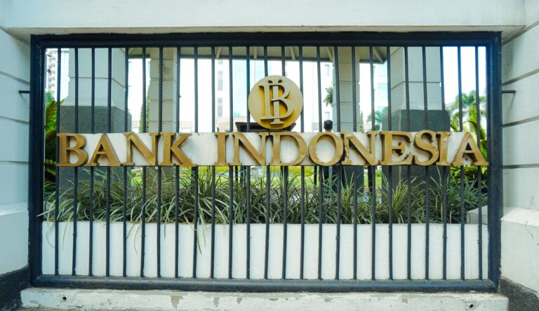 How to Avoid Bank Bonus Clawbacks After Receiving Payment - Featured image