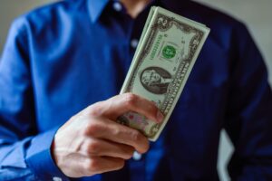 How to Earn Bonuses Without Paying Monthly Fees - Featured image